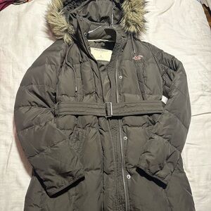 Hollister Women's Dark Brown Puffer Jacket with Fur Trim